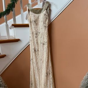 Stunning Tony Bowls beaded lace formal prom dress; worn once, Sz 4, small train